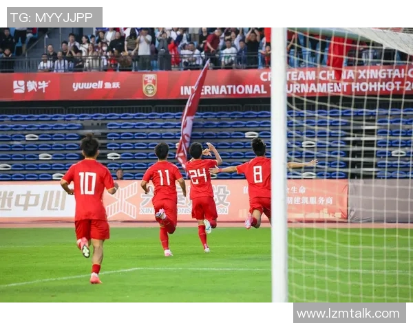 广州足球队实力变革引发热议球迷期待新篇章的崛起与挑战 广州足球队实力变革引发热议球迷期待新篇章的崛起与挑战