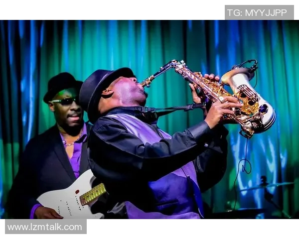 杭州羽毛球队在欧锦赛上的拼搏历程与荣耀时刻分享 杭州羽毛球队在欧锦赛上的拼搏历程与荣耀时刻分享