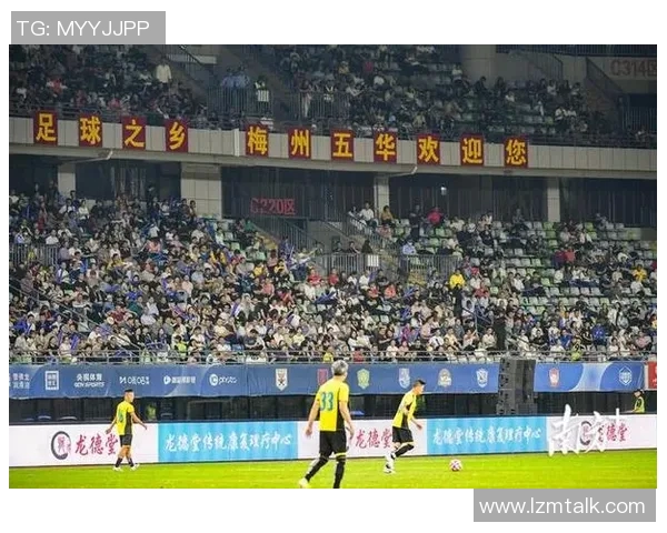 花样足球明星化身老头展现别样风采引发球迷热议